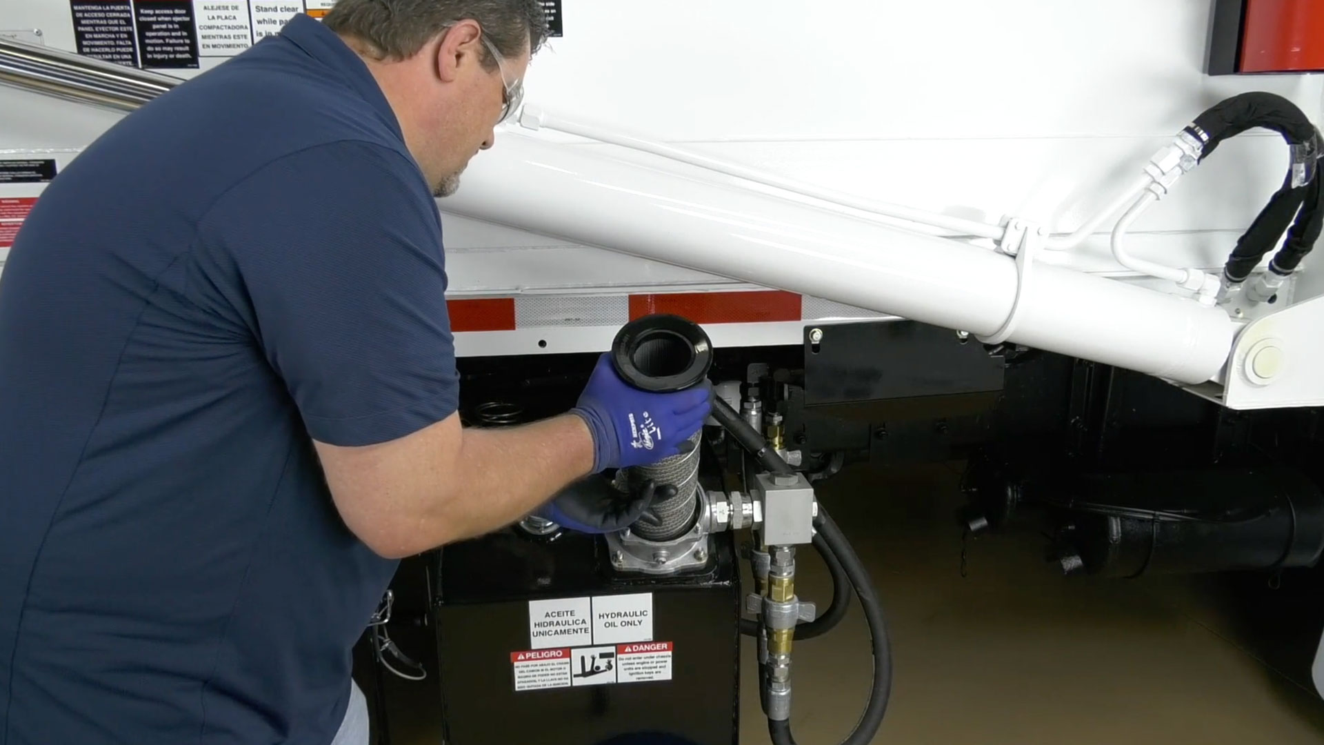 Service Shack Changing Hydraulic Filters