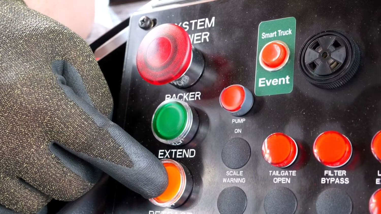 Heil Automated sideload garbage truck packing features video